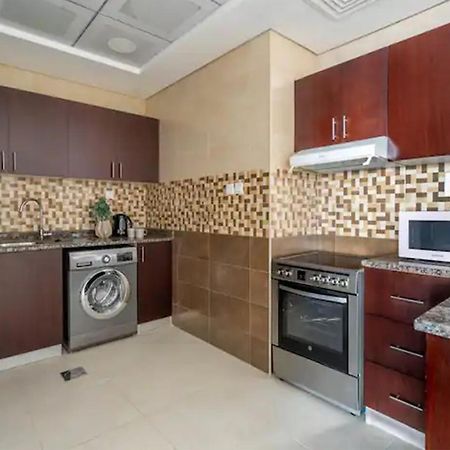 Magnificiant 1Br Apartment In Court Tower With Canal View Dubai Exterior photo