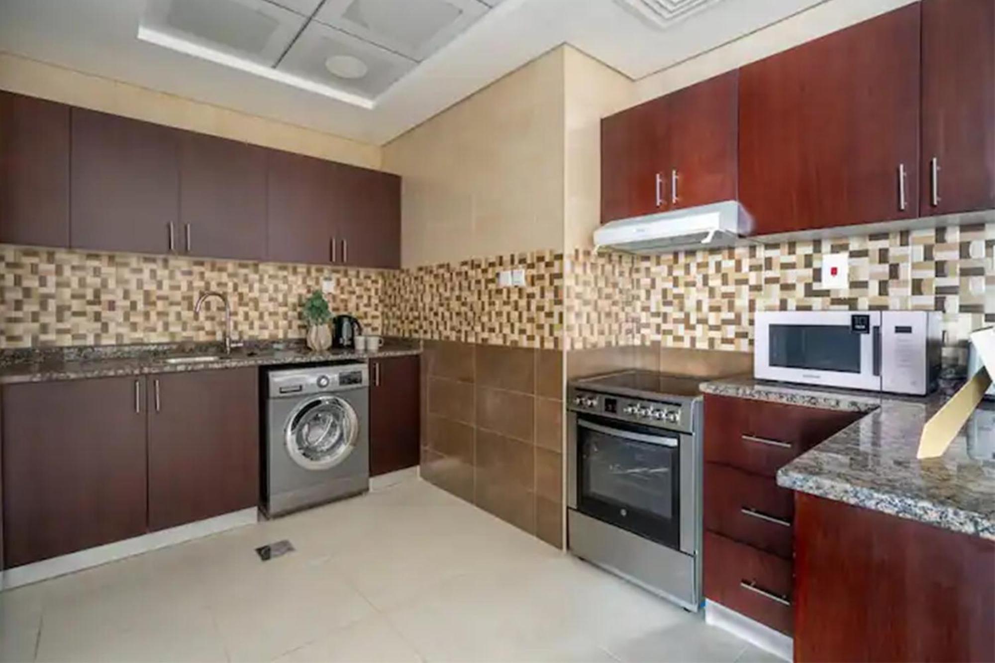 Magnificiant 1Br Apartment In Court Tower With Canal View Dubai Exterior photo